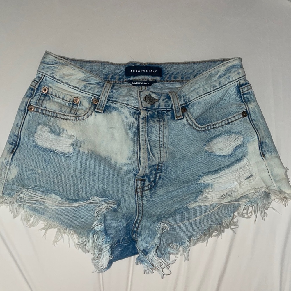 aéropostale light wash denim boyfriend shorts